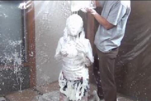 ウェット＆メッシュ動画 頭からバケツで生クリームをかけられる