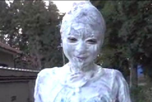 ウェット＆メッシュ動画 全身パイだらけで外を歩く