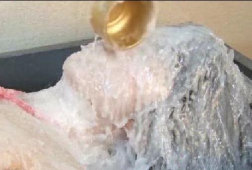 ウェット＆メッシュ動画 ひしゃくで熱々のロウをかけられる